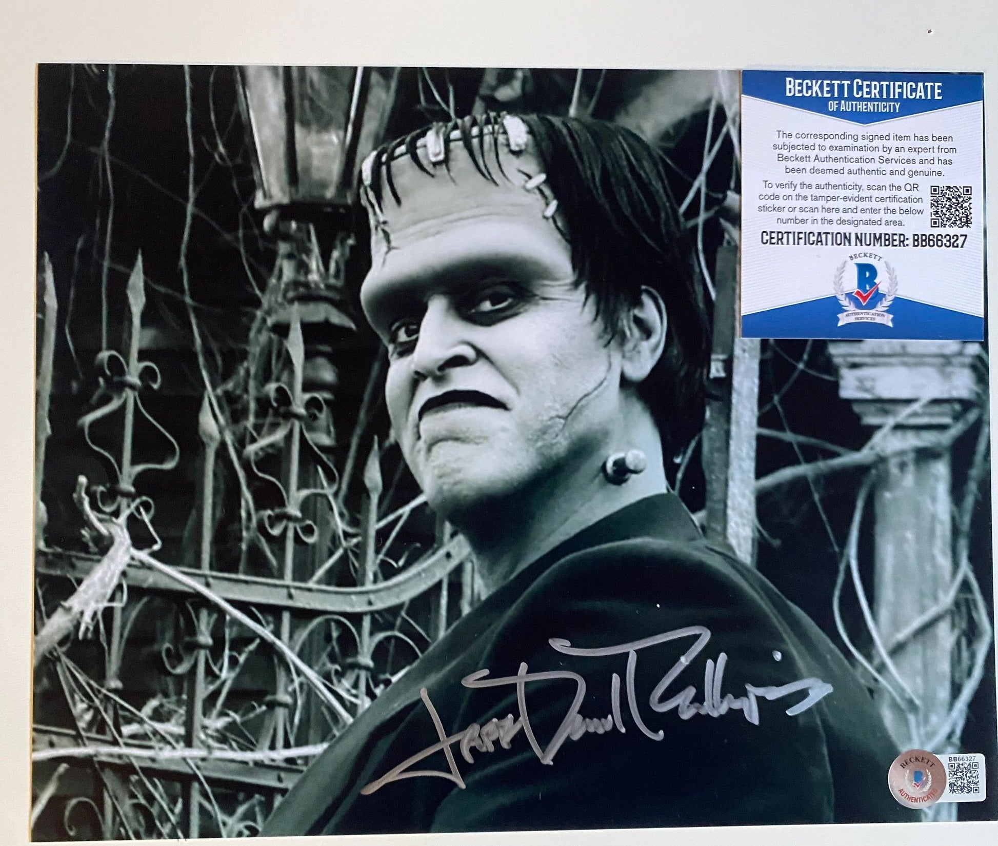 Jeff Daniel Philips- The Munsters signed 10X8 - Beckett Authentication